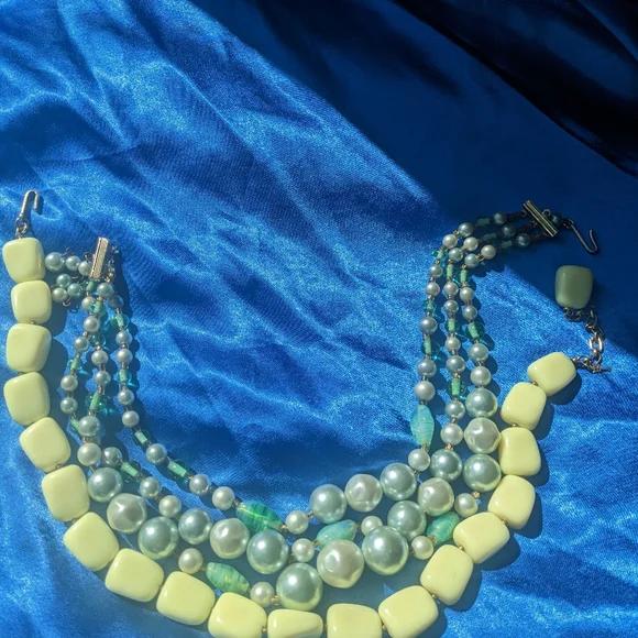 Two Vintage Necklaces Trifari & Japan - Picture 10 of 10